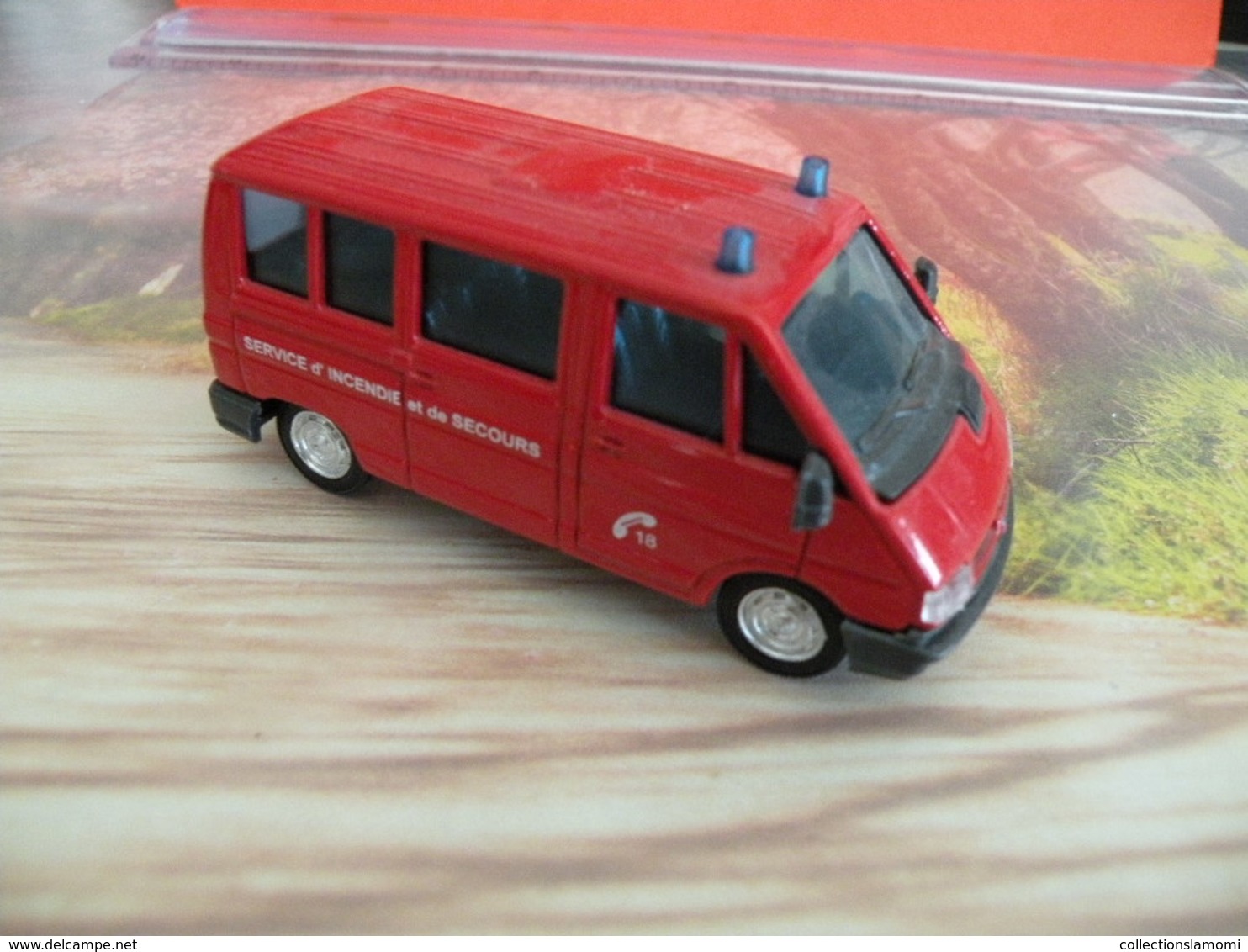 Véhicule De Pompier - Renault Trafic - 1/43 - SOLIDO FRANCE - - Pompiers