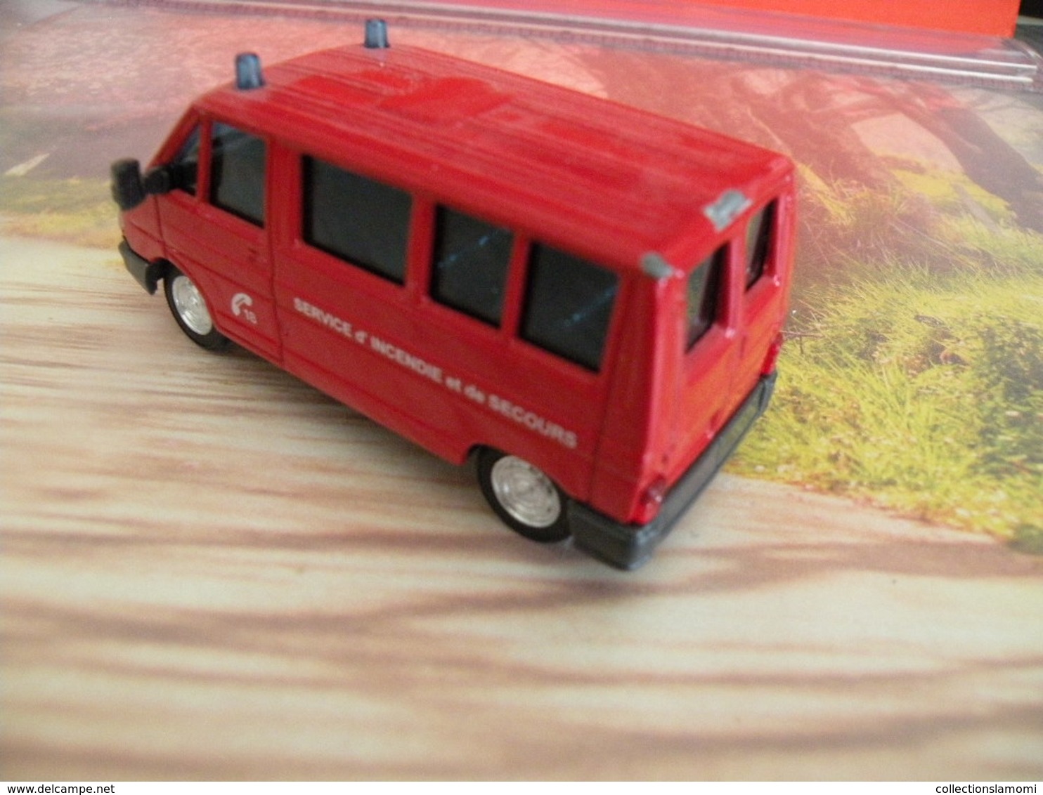 Véhicule De Pompier - Renault Trafic - 1/43 - SOLIDO FRANCE - - Pompiers