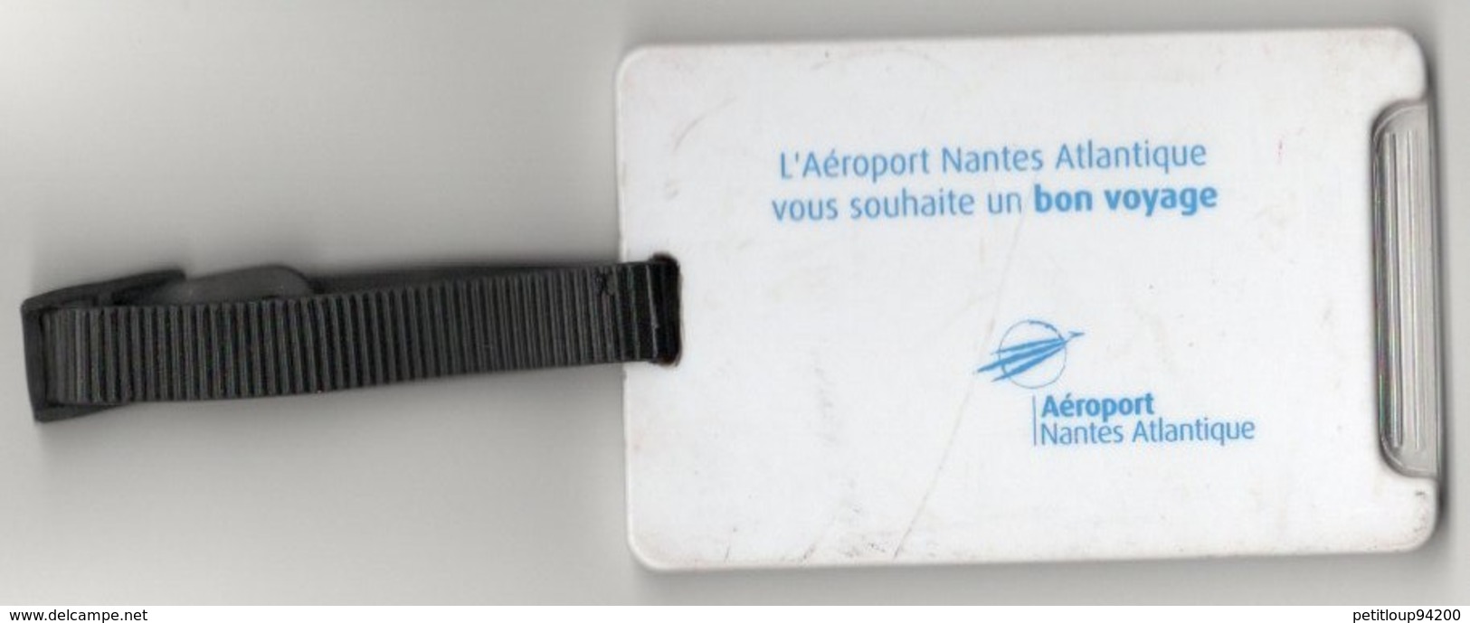 PORTE ETIQUETTES A BAGAGES Aéroport Nantes Atlantique - Etichette Da Viaggio E Targhette