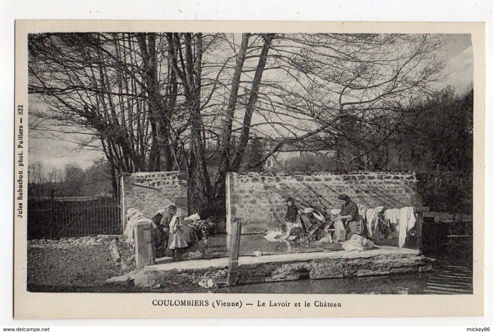 COULOMBIERS -- Le Lavoir Et Le Chateau    ( Très  Animée , Lavandières ) ...........à  Saisir - Autres & Non Classés