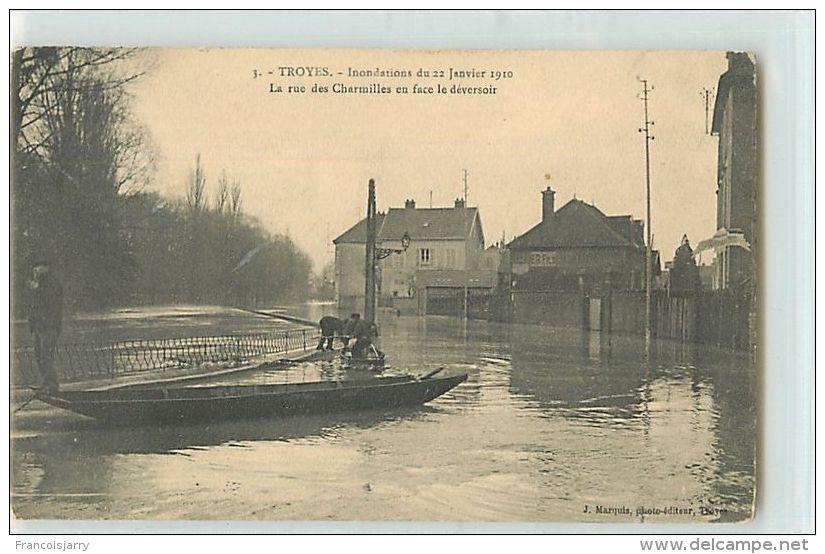 8727 - TROYES - INONDATIONS DU 22/01/1910 / LA RUE DES CHARMILLES EN FACE LE DEVERSOIR - Troyes