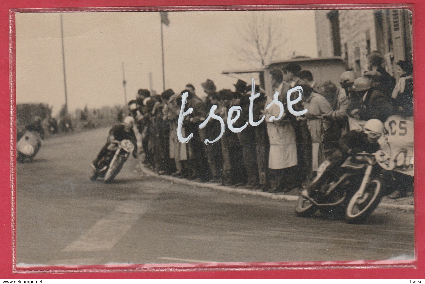 Mettet - Circuit ...3 Motos Dans Un Virage - Photo De Presse, Format Carte Postale ( Voir Verso ) - Mettet