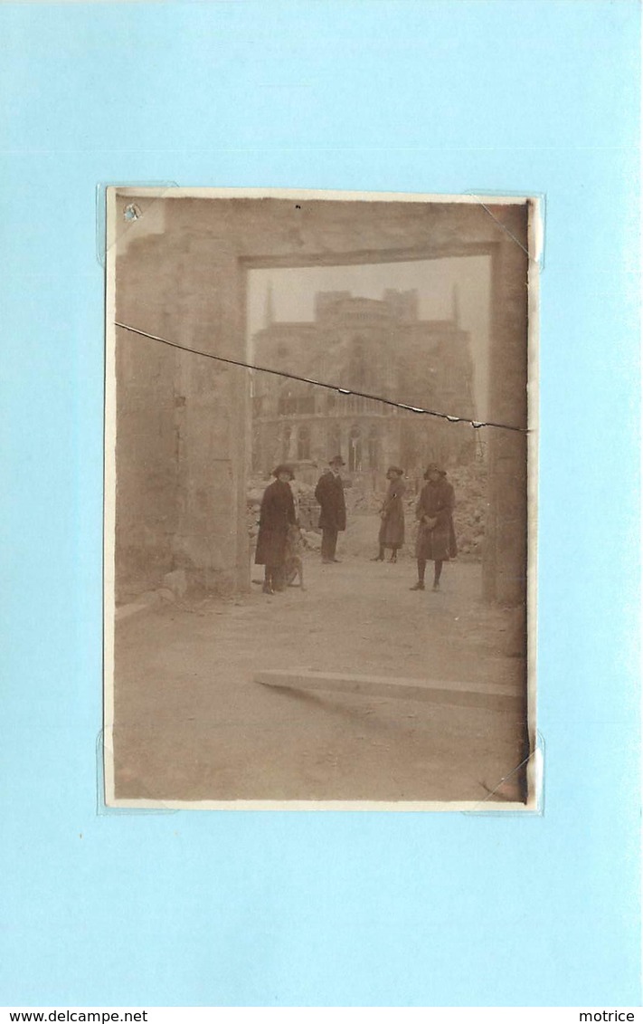 REIMS - GUERRE 1914/18 - Ruines De La Cathédrale ( Photo Format 8,6 Cm X 6,1cm). - Guerre, Militaire