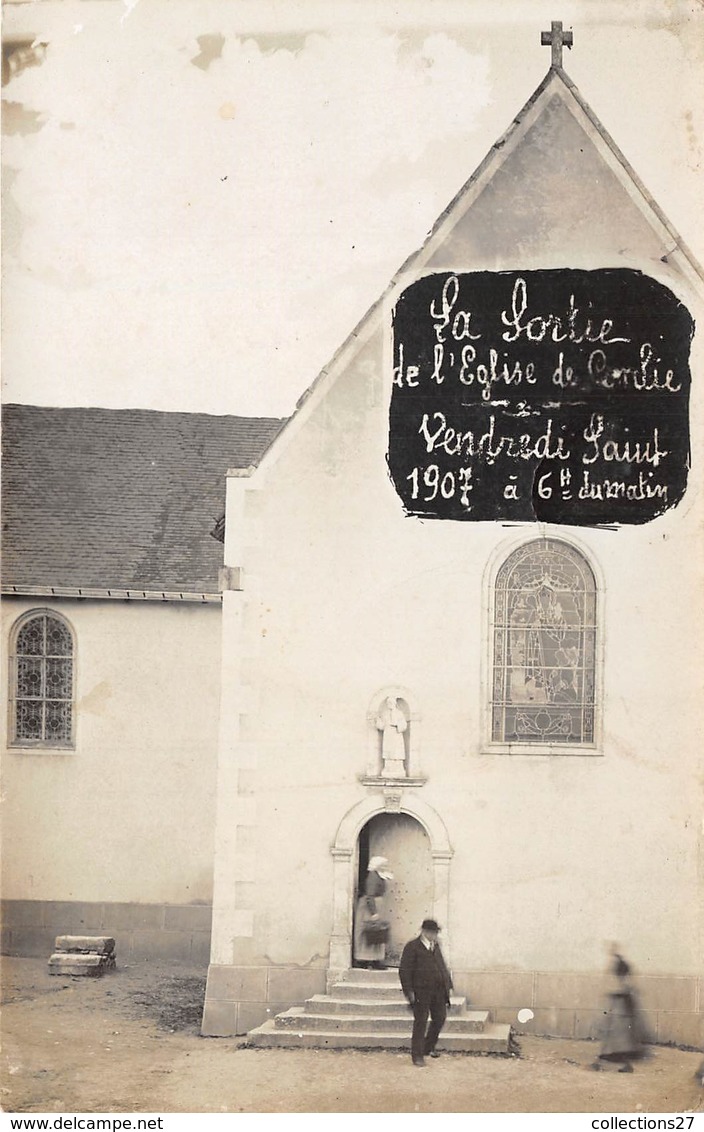 72-CONLIE- CARTE-PHOTO- SORTIE DE L'EGLISE DE CONLIE , VENDREDI SAINT 1907 A 6 H DU MATIN - Conlie