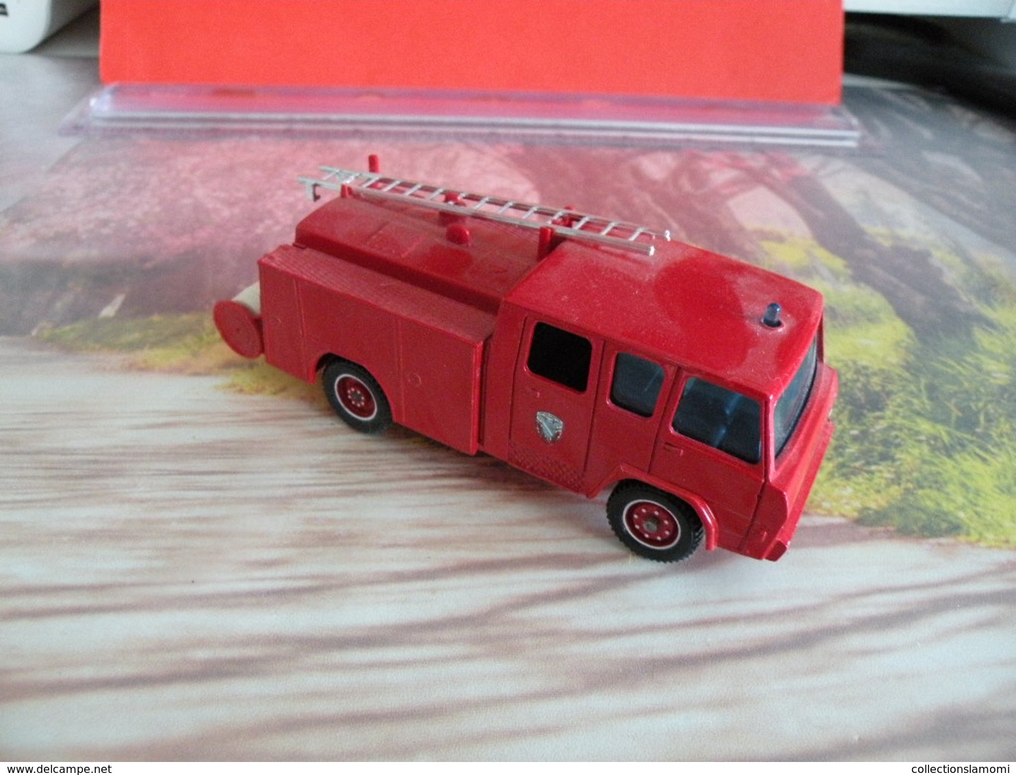 Véhicule De Pompier - Berliet 770 KE - 1/72 - SOLIDO FRANCE - N°8 - Pompiers