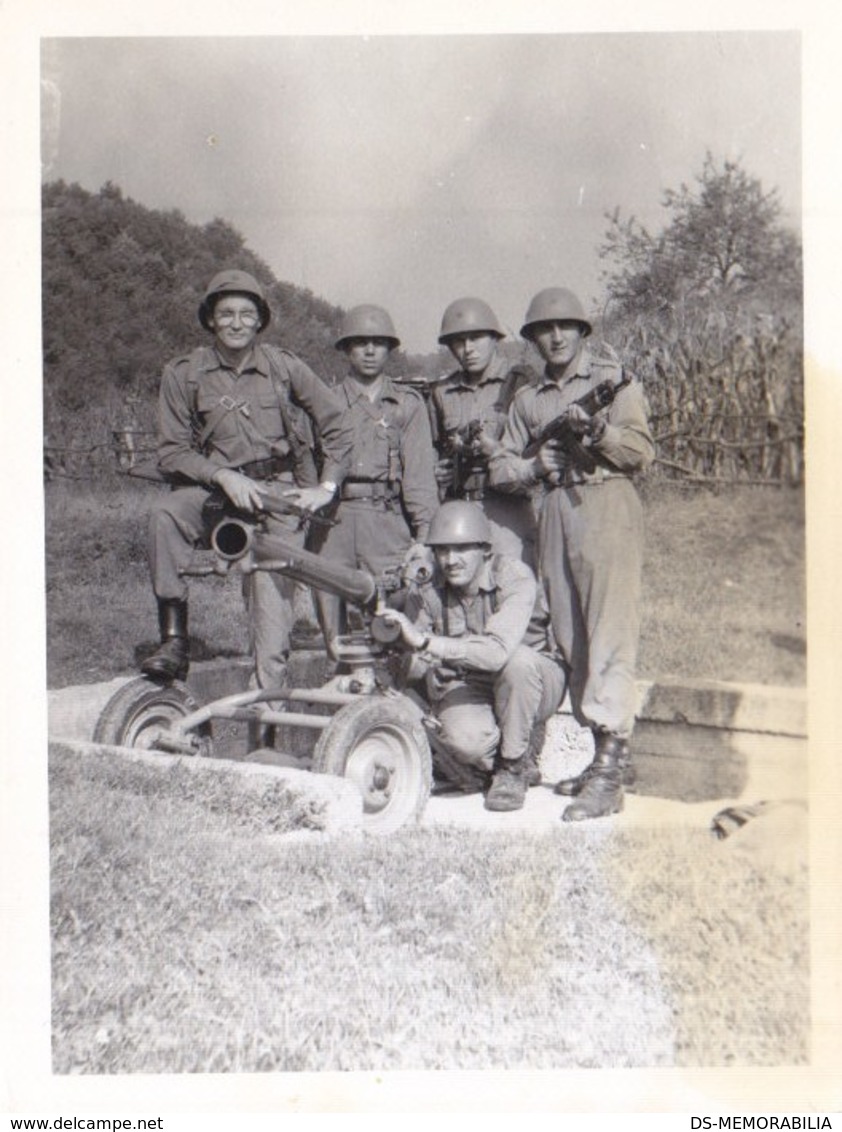 JNA Yugoslavia People's Army Soldiers W Machine Gun & Anti Aircraft Canon - Matériel