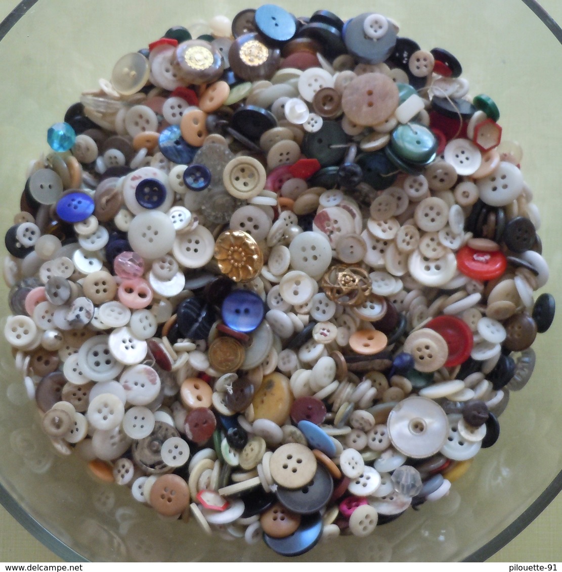 Lot Anciens Boutons à Trier ( 1,132kg ) - Buttons