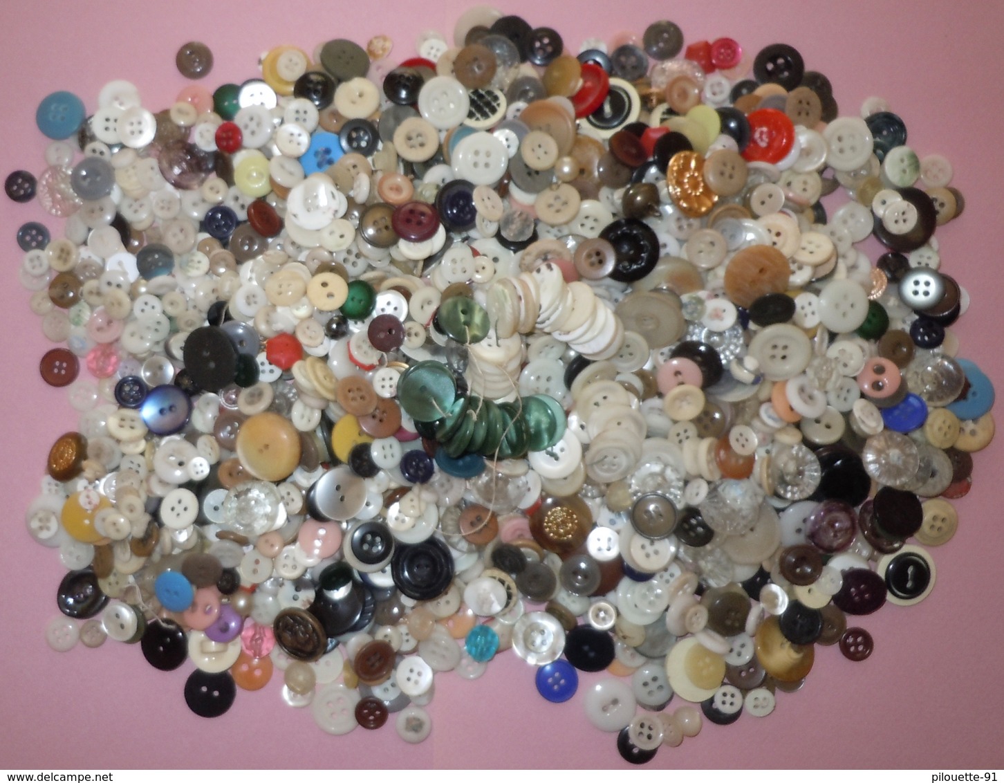 Lot Anciens Boutons à Trier ( 1,132kg ) - Buttons