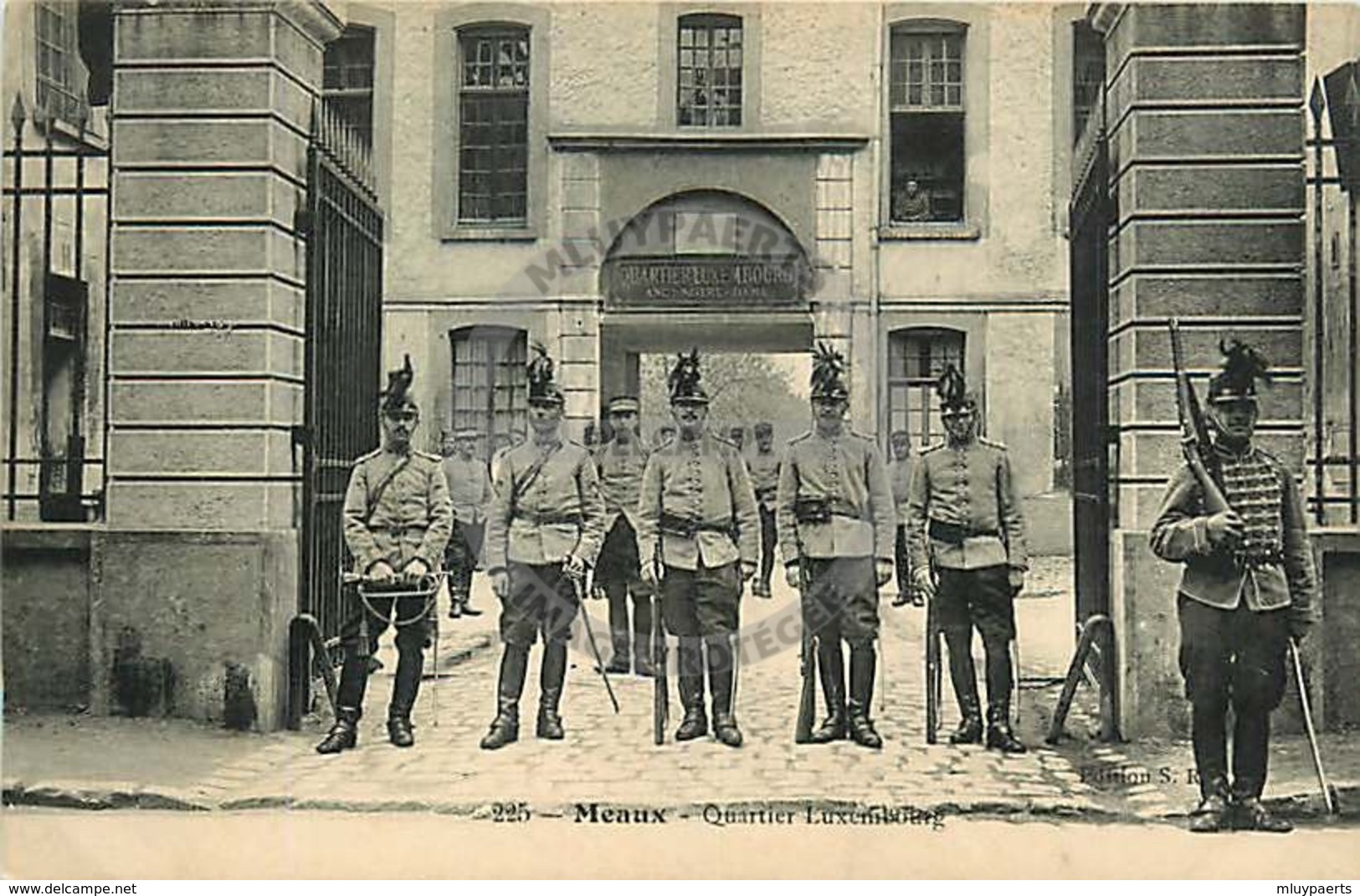 /!\ 8045 - CPA/CPSM - 77 - Meaux : Caserne Luxembourg - Meaux