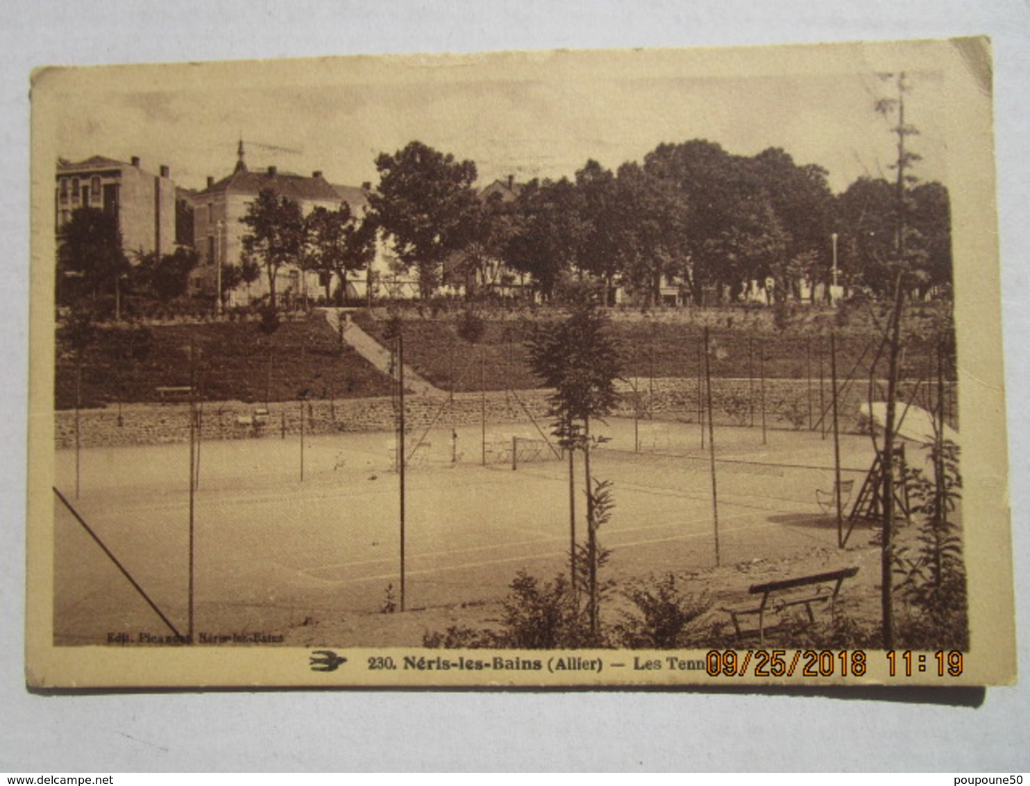 CPA 03 Allier NERIS Les BAINS  -  Les Courts De Tennis écrite Et Timbrée 1933 - Neris Les Bains