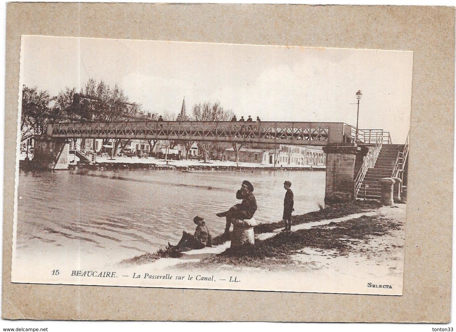 BEAUCAIRE - 30 - La Passerelle Sur Le Canal - DELC3 - - Beaucaire