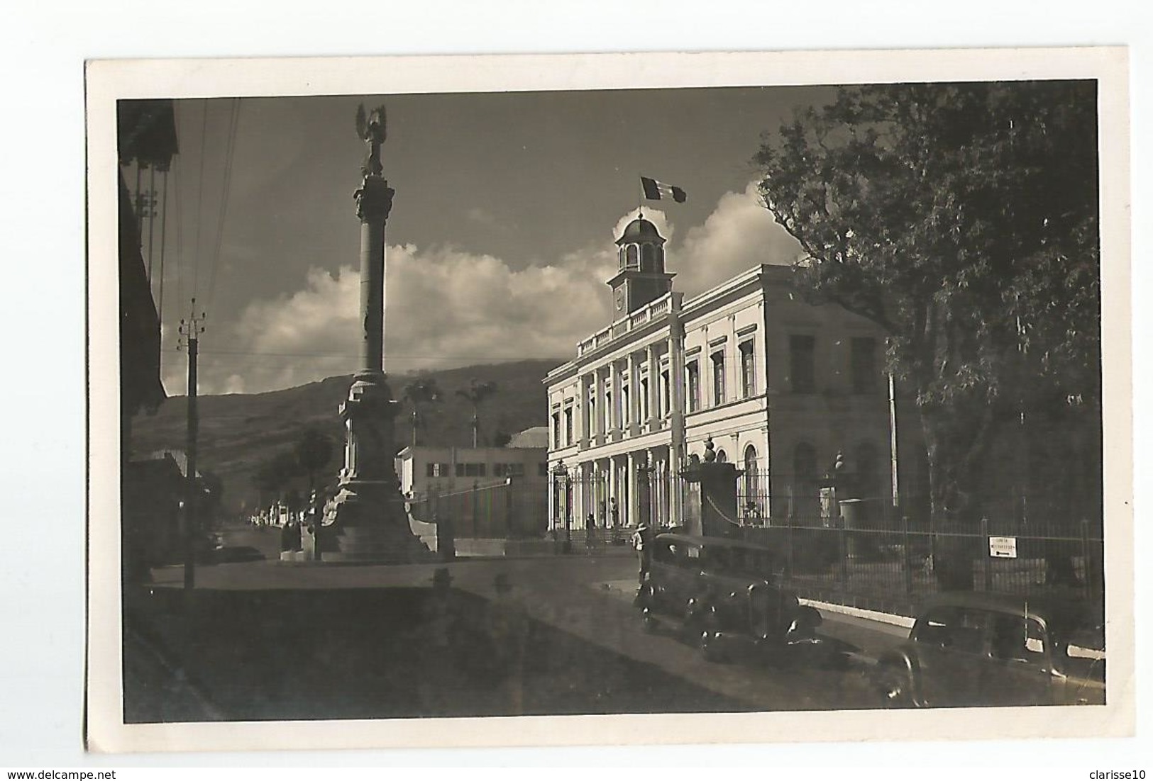 La Reunion Saint Senis L'Hotel De Ville Animée Autos Anciennes - Saint Denis