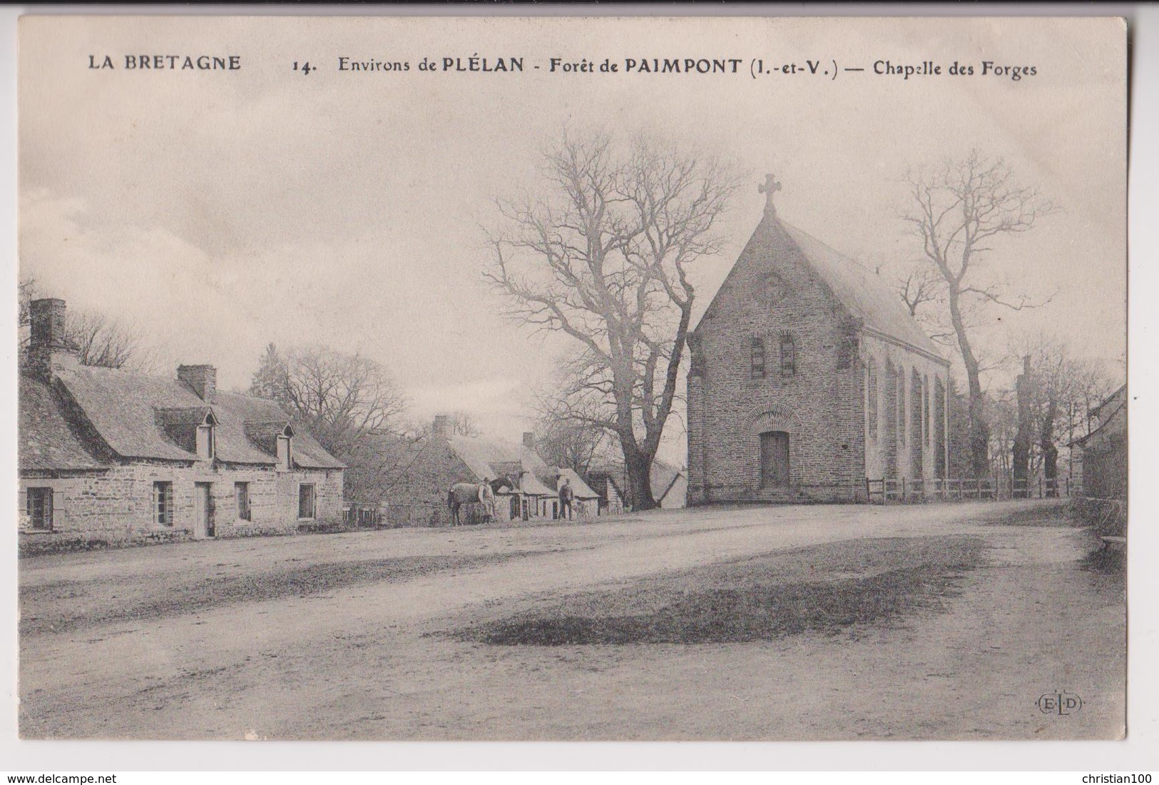 FORET DE PAIMPONT (35) ENVIRONS DE PLELAN : CHAPELLE DES FORGES - AU FOND UN CAVALIER ET SON CHEVAL - 2 SCANS - - Paimpont