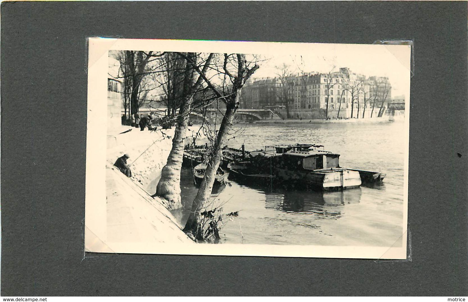 PARIS- Bords De Seine,pont Louis Philippe,pointe De L'île Saint Louis,années 60 ( Photo Format 9,6cm X 6,5cm). - Places