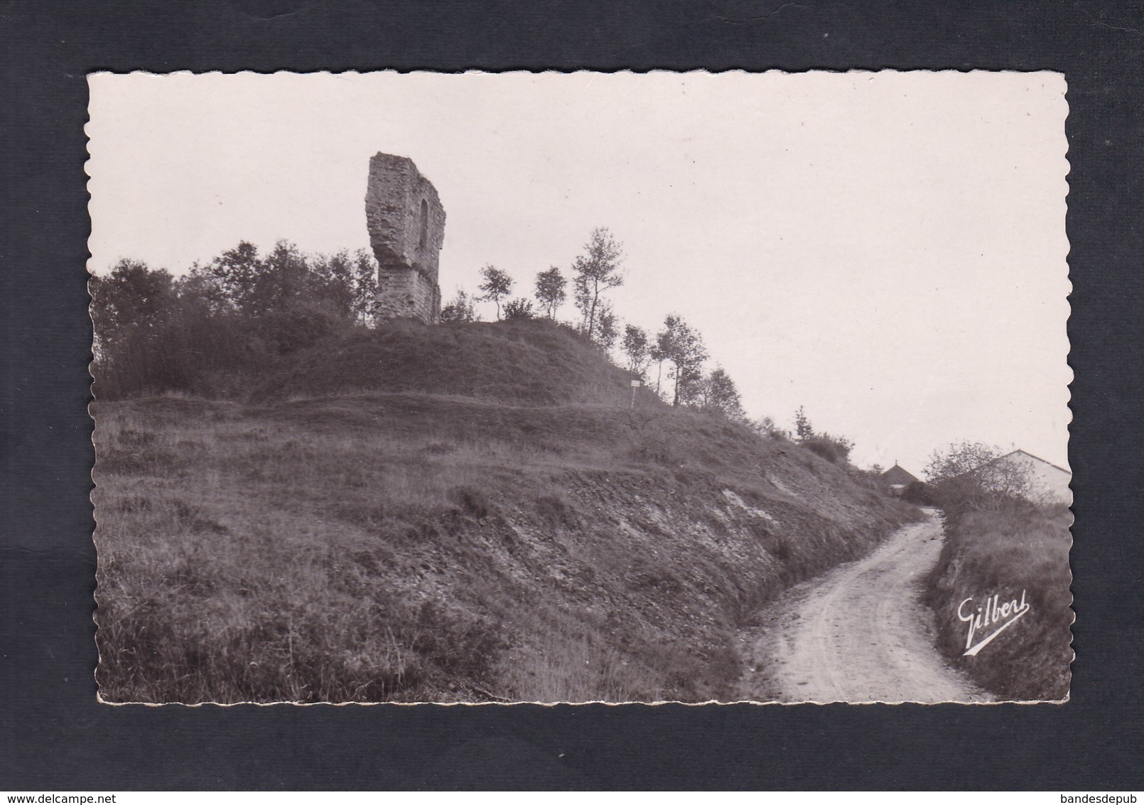 Roullet ( Charente ) Ruines Du Chateau Rompu ( Ed. A. Gilbert) - Autres & Non Classés