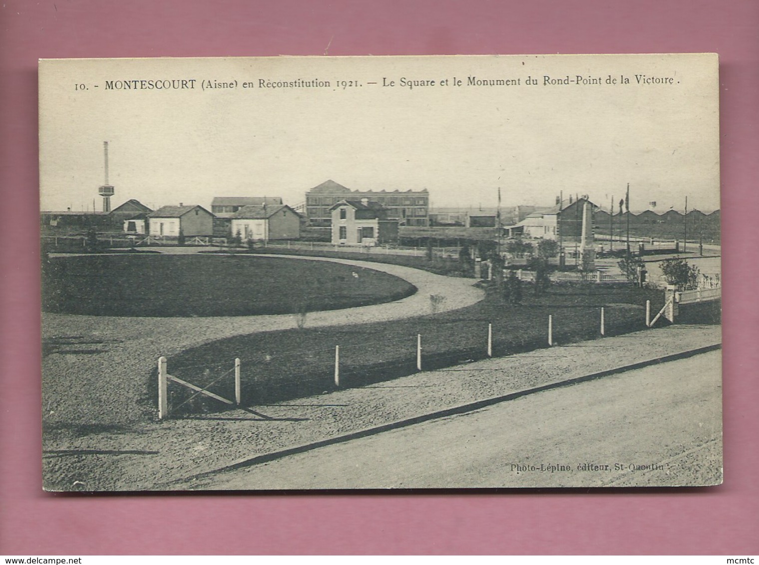 CPA-  Montescourt  -  (Aisne)  En Reconstitution 1921 - Le Square Et Le Monument Du Rond Point De La Victoire - Other & Unclassified