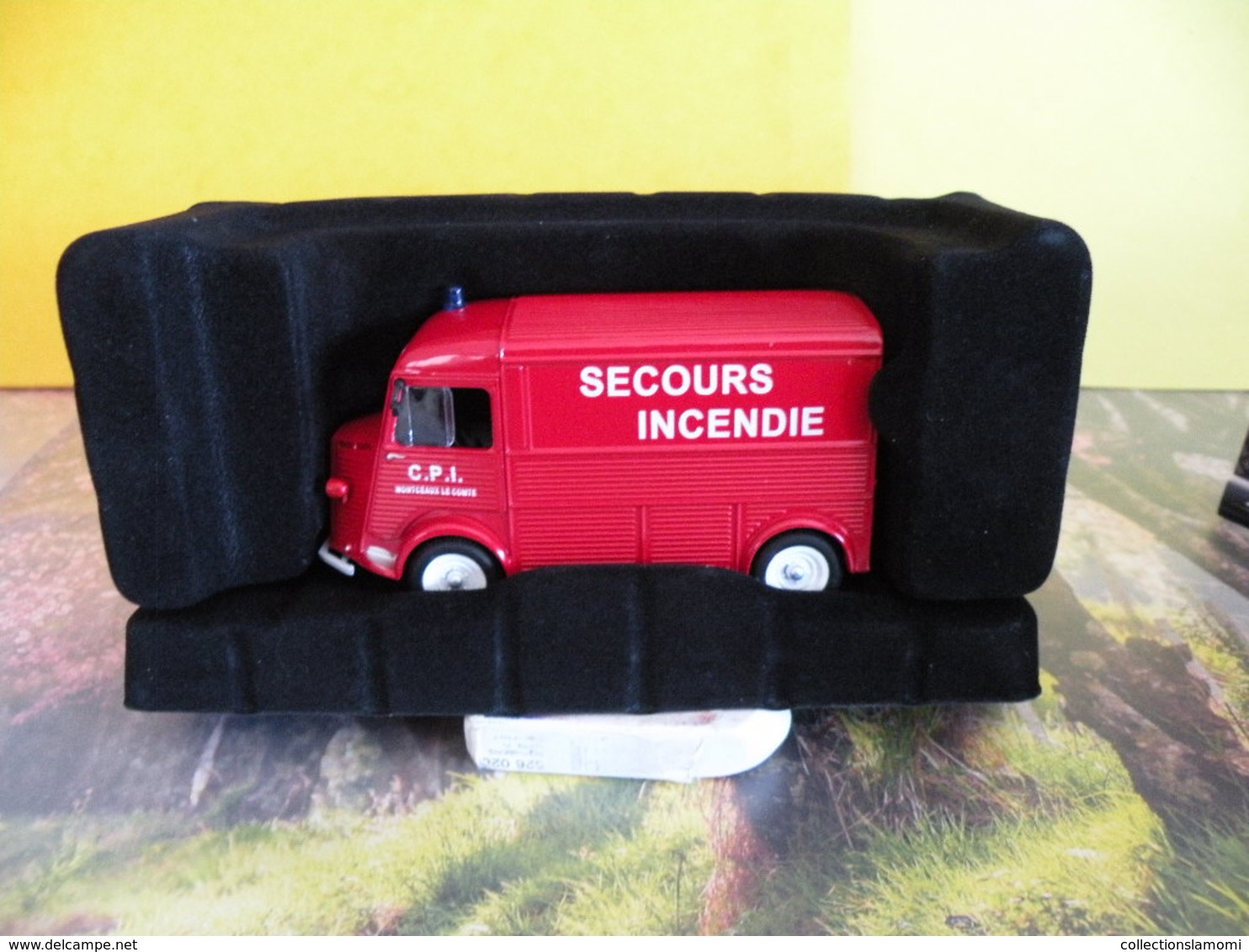 Véhicule De Pompier - Citroen HY 1954 - Montceaux Le Comte (58) - 1/43 - SOLIDO - - Pompiers