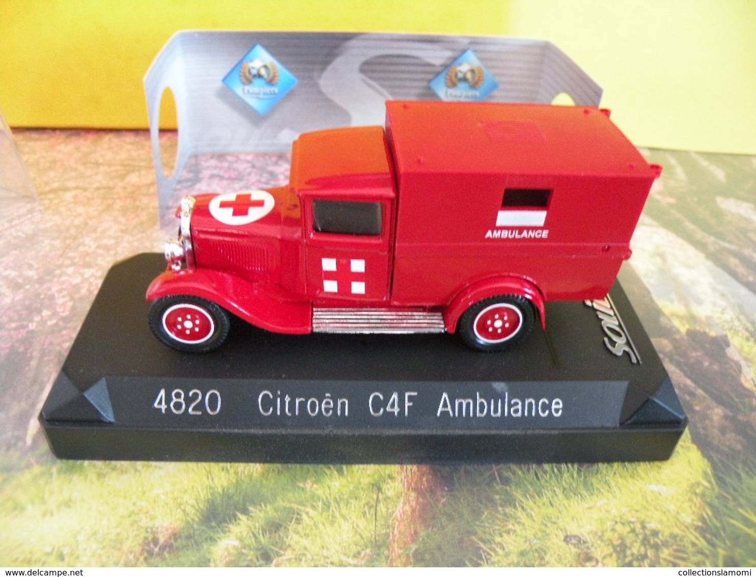 Véhicule De Pompier - Citroen C4F Ambulance - 1/43 - SOLIDO France - Firemen