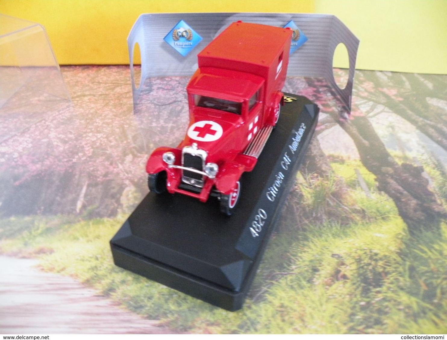 Véhicule De Pompier - Citroen C4F Ambulance - 1/43 - SOLIDO France - Firemen