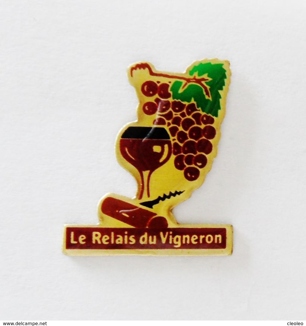 Pin's Le Relais Du Vigneron - BL18 - Autres & Non Classés