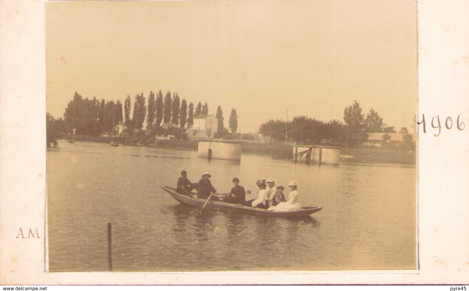 PHOTO D UNE BARQUE SUR UN PLAN D EAU 1906 COLLEE SUR UN CARTON 14 X 9 CM - Lieux