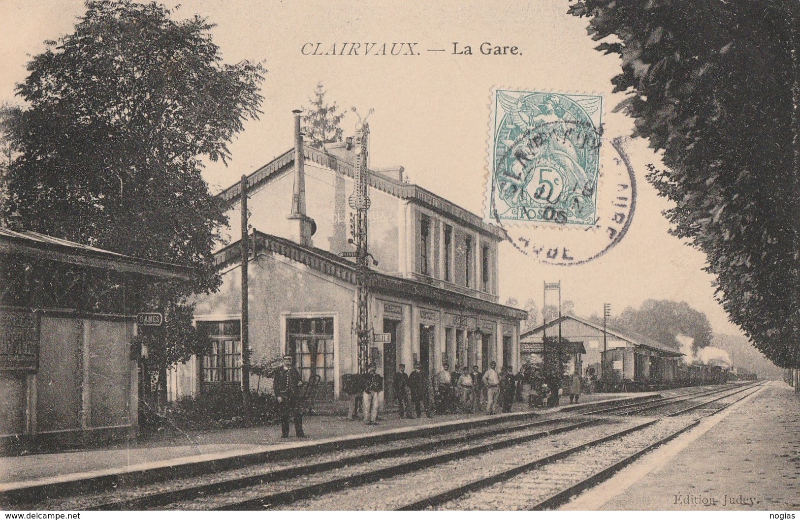 LE TRAIN ARRIVE A LA GARE DE CLAIRVAUX - TRES BELLE CARTE - ANIMATION SUR LE QUAI -  TOP !!! - Gares - Avec Trains