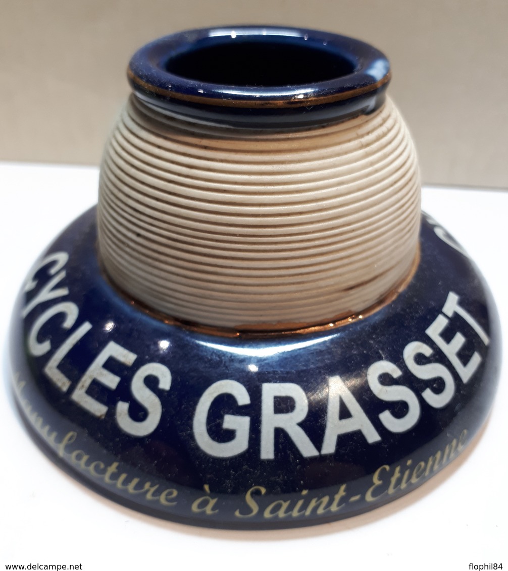 ANCIEN PYROGENE - GRATTOIR A ALLUMETTES - PORCELAINE - CYCLES GRASSET - MANUFACTURE A SAINT ETIENNE. - Luciferhouders