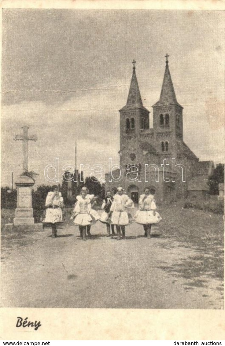 * T3 Bény, Bína; Római Katolikus Templom, Hölgyek Népviseletben, Folklór / Catholic Church, Ladies In Traditional Costum - Ohne Zuordnung