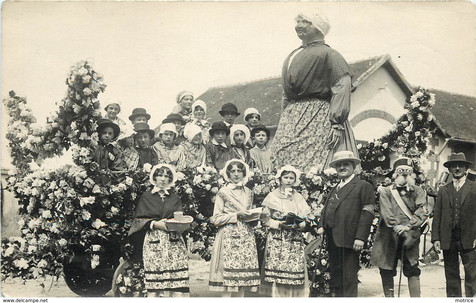 BRIARE - Fête,char Fleuri En 1929, Carte Photo. - Briare