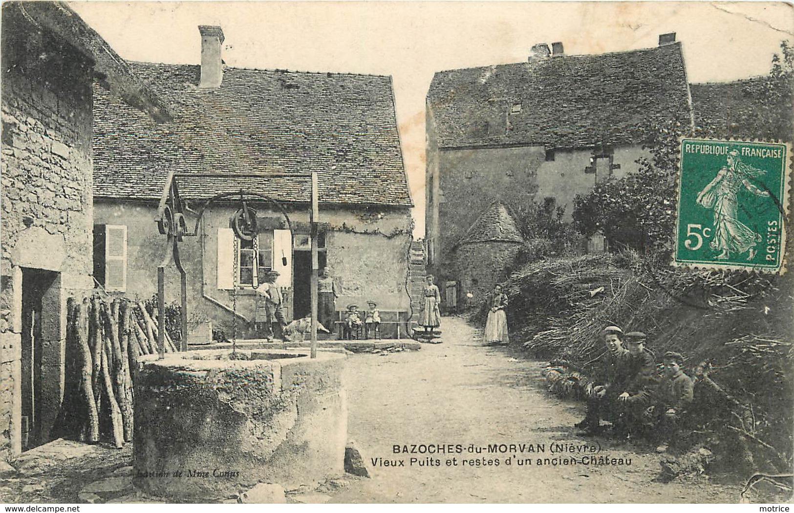 BAZOCHES DU MORVAN - Vieux Puits Et Restes D'un Ancien Château. - Bazoches