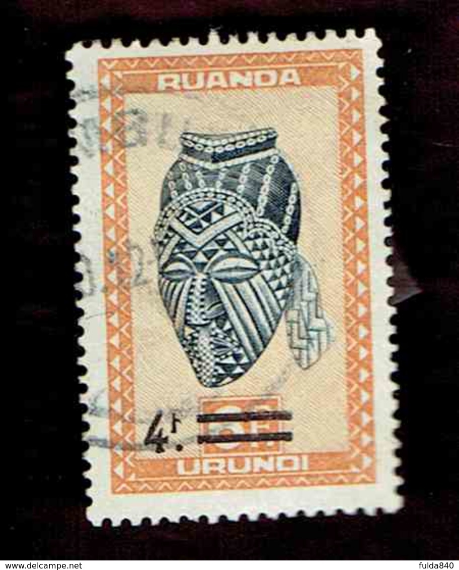 Ruanda-Urundi. OBP-COB. 1949 - N°174. *ARTISANAT ET MASQUES SURCHARGES .  4F Sur 6F. Oblitéré USUMBURA - Oblitérés