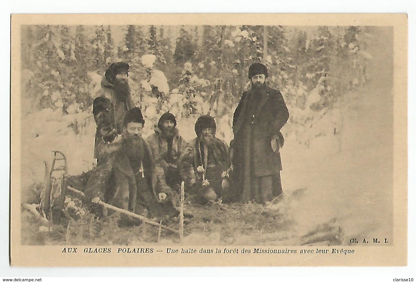 Aux Glaces Polaires Une Halte Dans La Foret Des Missionnaires  Avec Leur Eveque - Amérique