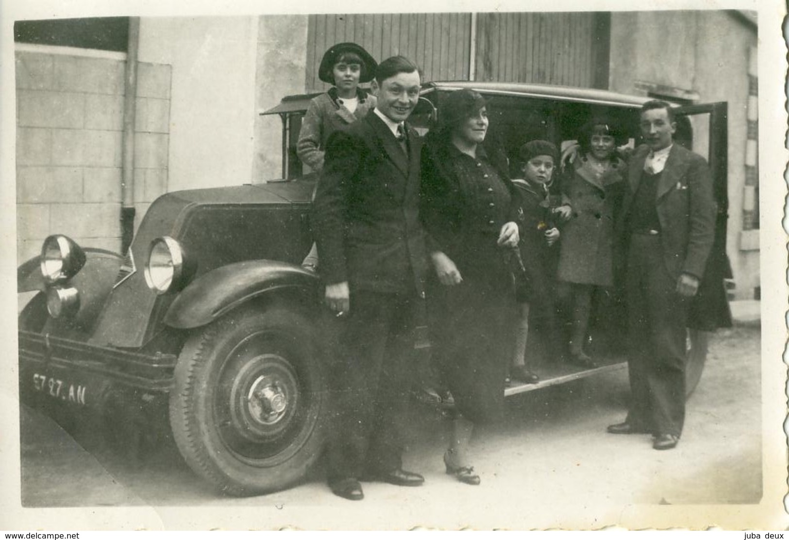 Elégante Famille Et Sublime Automobile RENAULT Ancienne .   SUPERBE . - Automobili