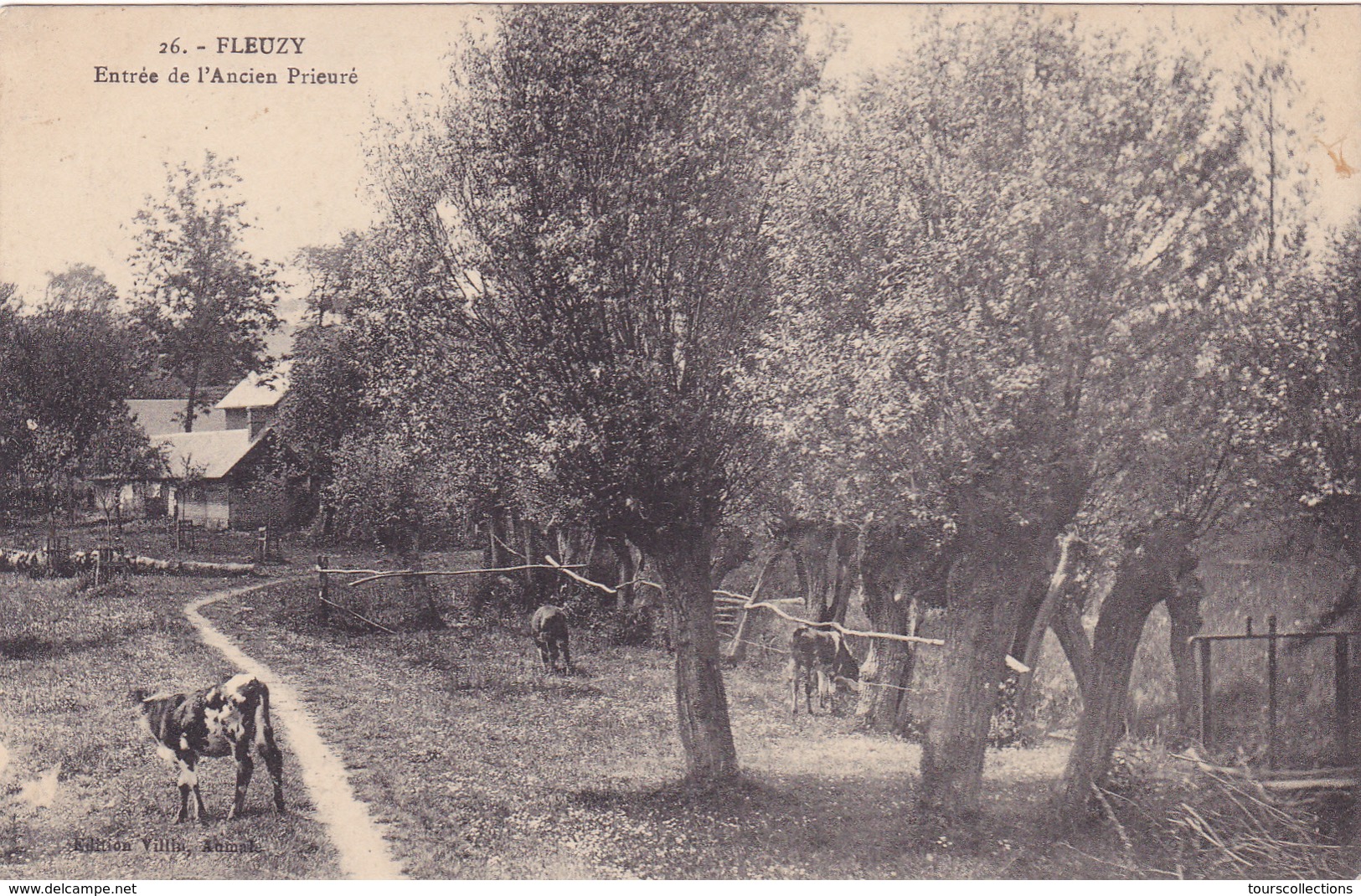 CPA 76 @ FLEUZY @ Entrée De L'ancien Prieuré Ebn 1916 - Vaches - Timbre Taxe 10 Centimes - Autres & Non Classés