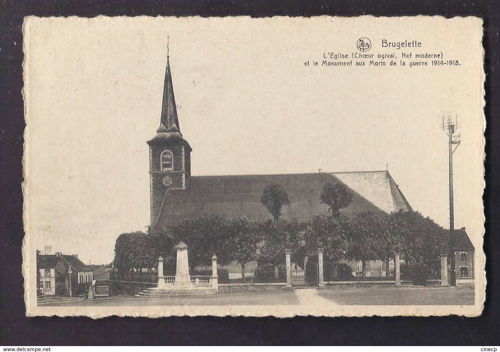 CPA BELGIQUE - BRUGELETTE - L'Eglise Et Le Monument Aux Morts De La Guerre 14-18 TB Vue CENTRE VILLAGE - Brugelette