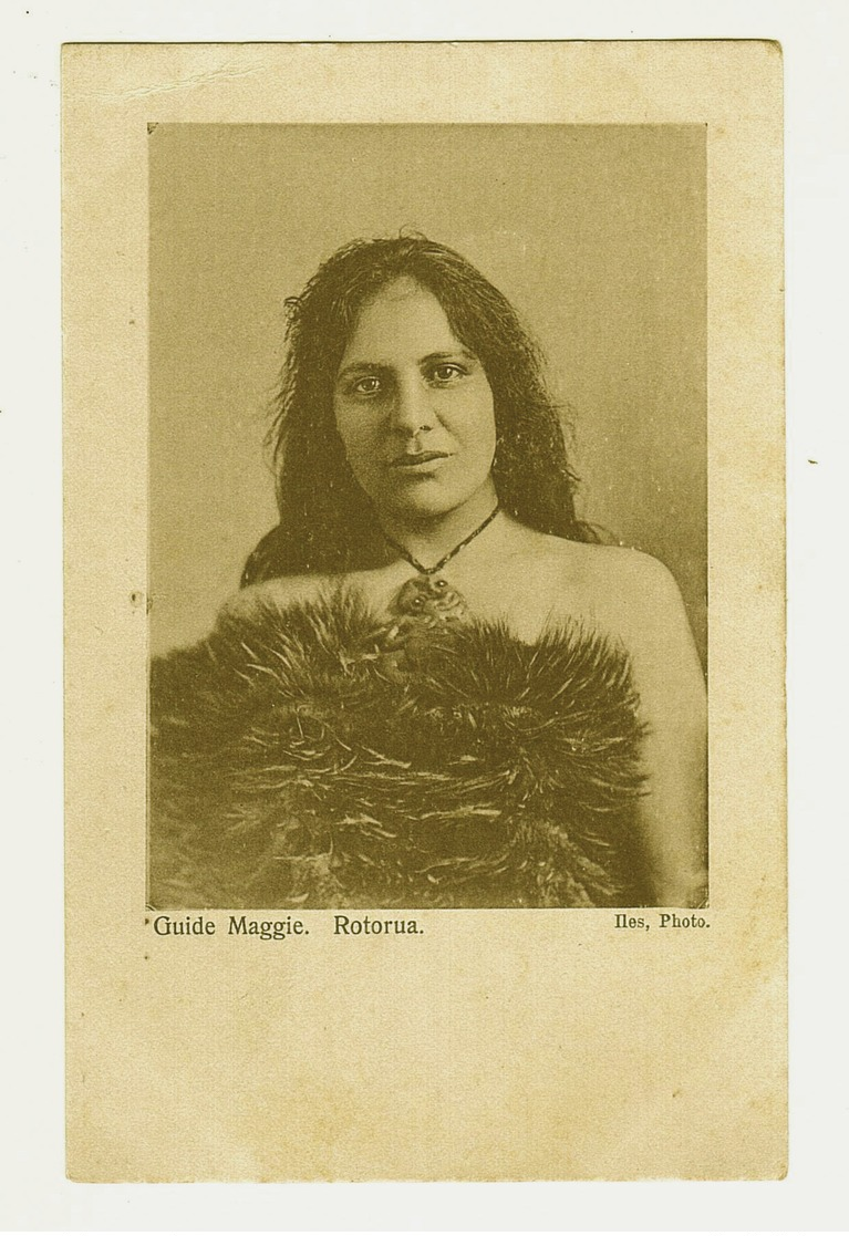 New Zealand (NZ), Roturua, Maori Woman, Guide Maggie, Tiki Pendant, Cloak, Printed Postcard - Nouvelle-Zélande