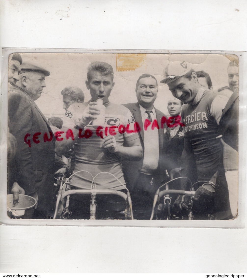 87 ST SAINT LEONARD NOBLAT- RARE PHOTO ORIGINALE RAYMOND POULIDOR- ANQUETIL- PIERRE PERRIER - Ciclismo