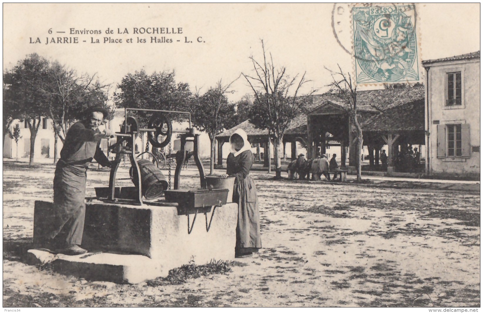 CPA - La Jarrie - La Place Et Les Halles - Environs De La Rochelle - Autres & Non Classés