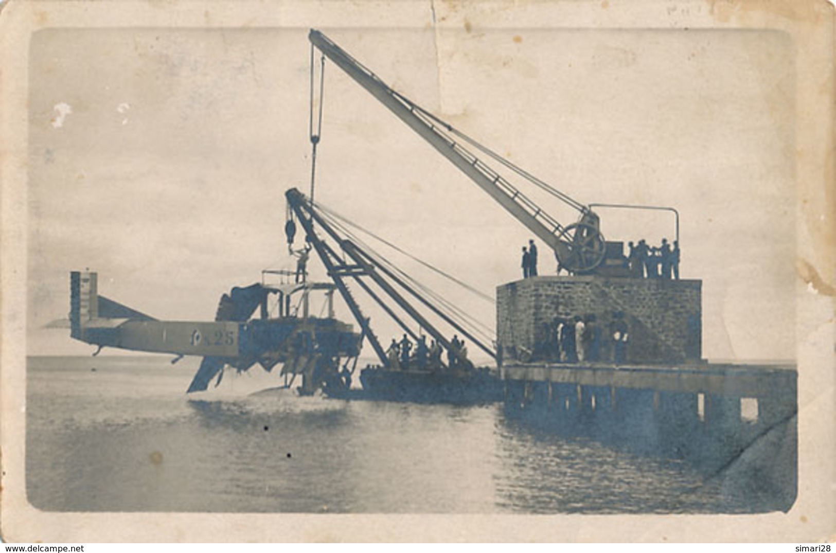 CARTE PHOTO - AVION MILITAIRE SORTIE DE LA MER - Accidentes