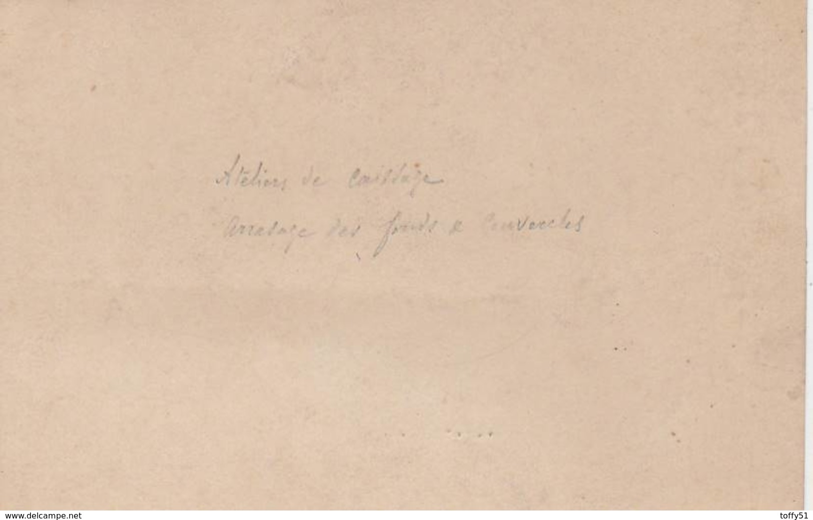 PHOTO SOUPLE (13.5x8.5 Cm) OUVRIERS ATELIERS DE CAISSAGE USINE PERNOD FILS ANNÉE 1910 ENVIRON PONTARLIER (25) - Métiers