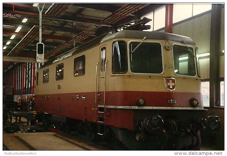 280918A PHOTO Anonyme 1980 SUISSE LAUSANNE C-7/12A Chemin De Fer Train Locomotive Train - Stations With Trains