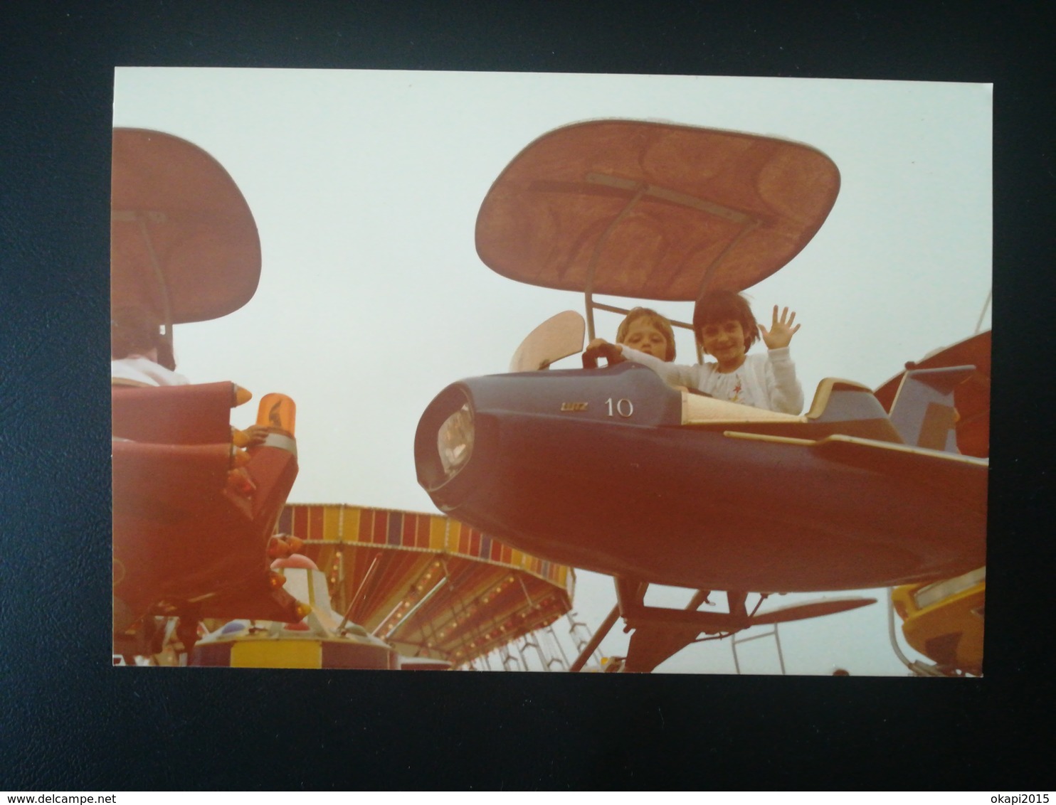 PAPY SUR UN MANÈGE FOIRE À L ATOMIUM PLAGE MER DANSE ENDIABLÉE 20 PHOTOS ORIGINALES EN COULEURS FAMILLE BELGIQUE  1970 - Album & Collezioni