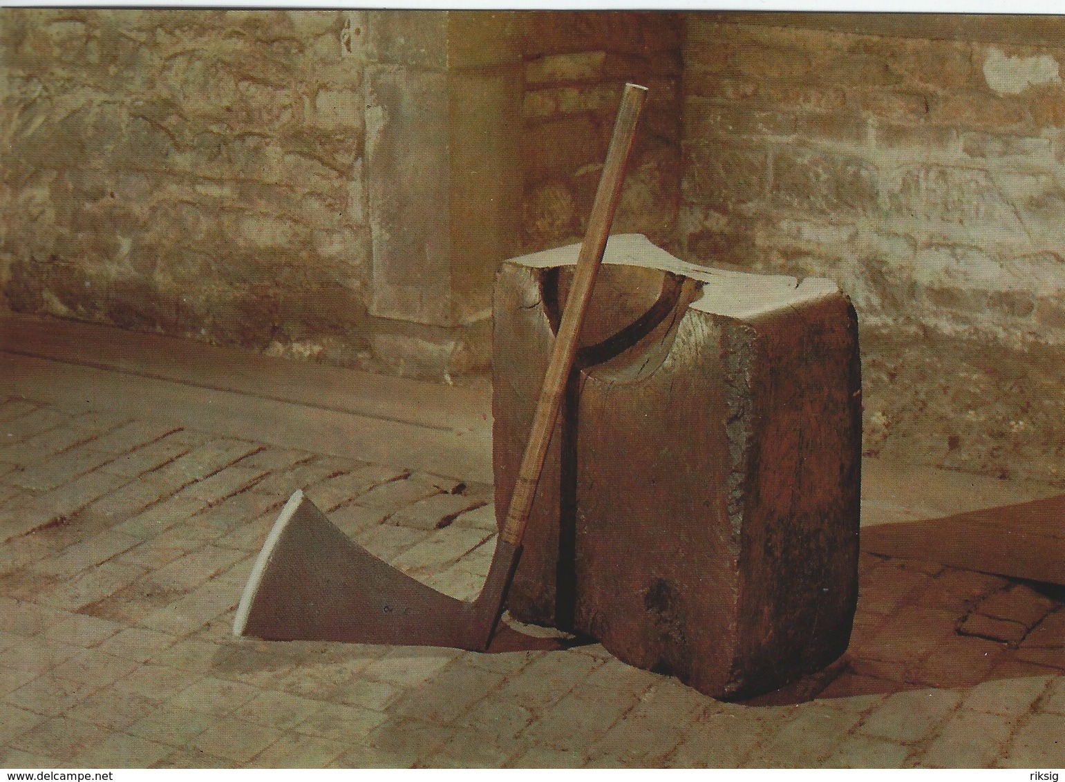 Block And Axe. Armouries Tower Of London.  B-3202 - History