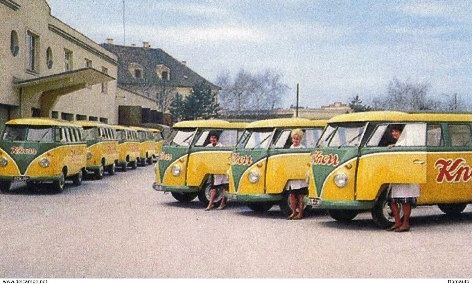 Un Parc Avec Des Volkswagen Combi Vans - Publicité Pour La Marque 'Knorr' -  15x10 PHOTO - Camions & Poids Lourds