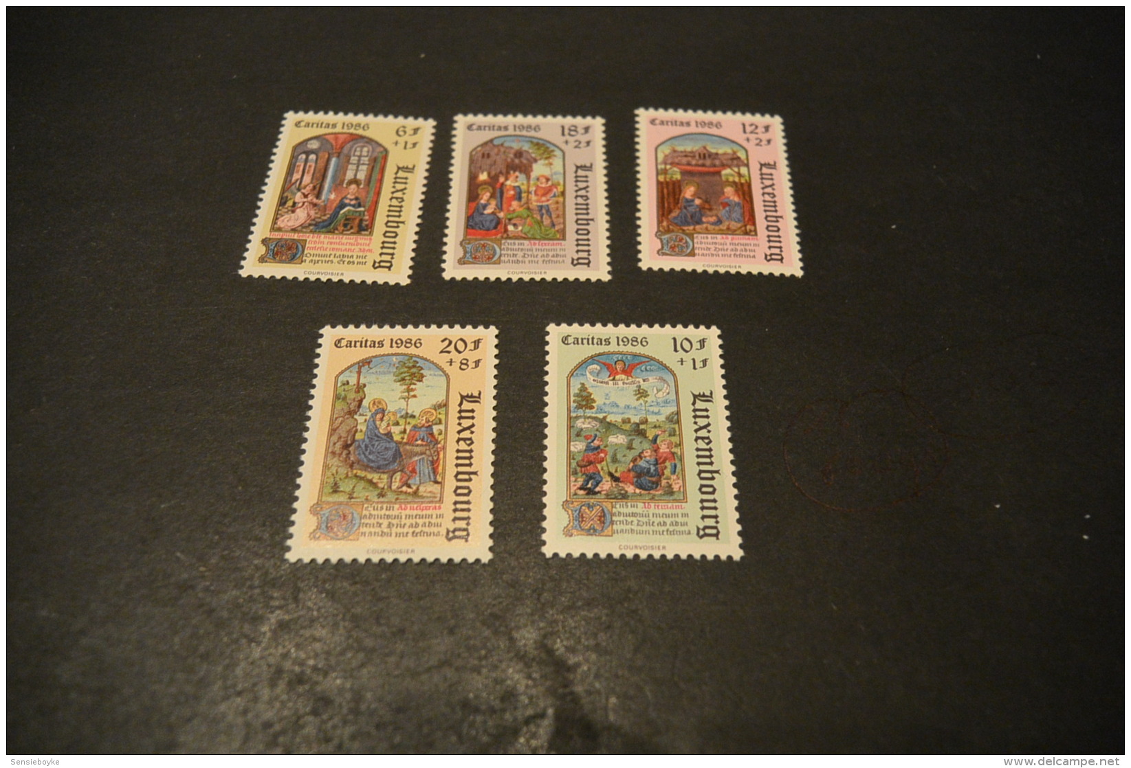 K16185 -set  MNH Luxembourg - Caritas     Christmas 1986 - Noël