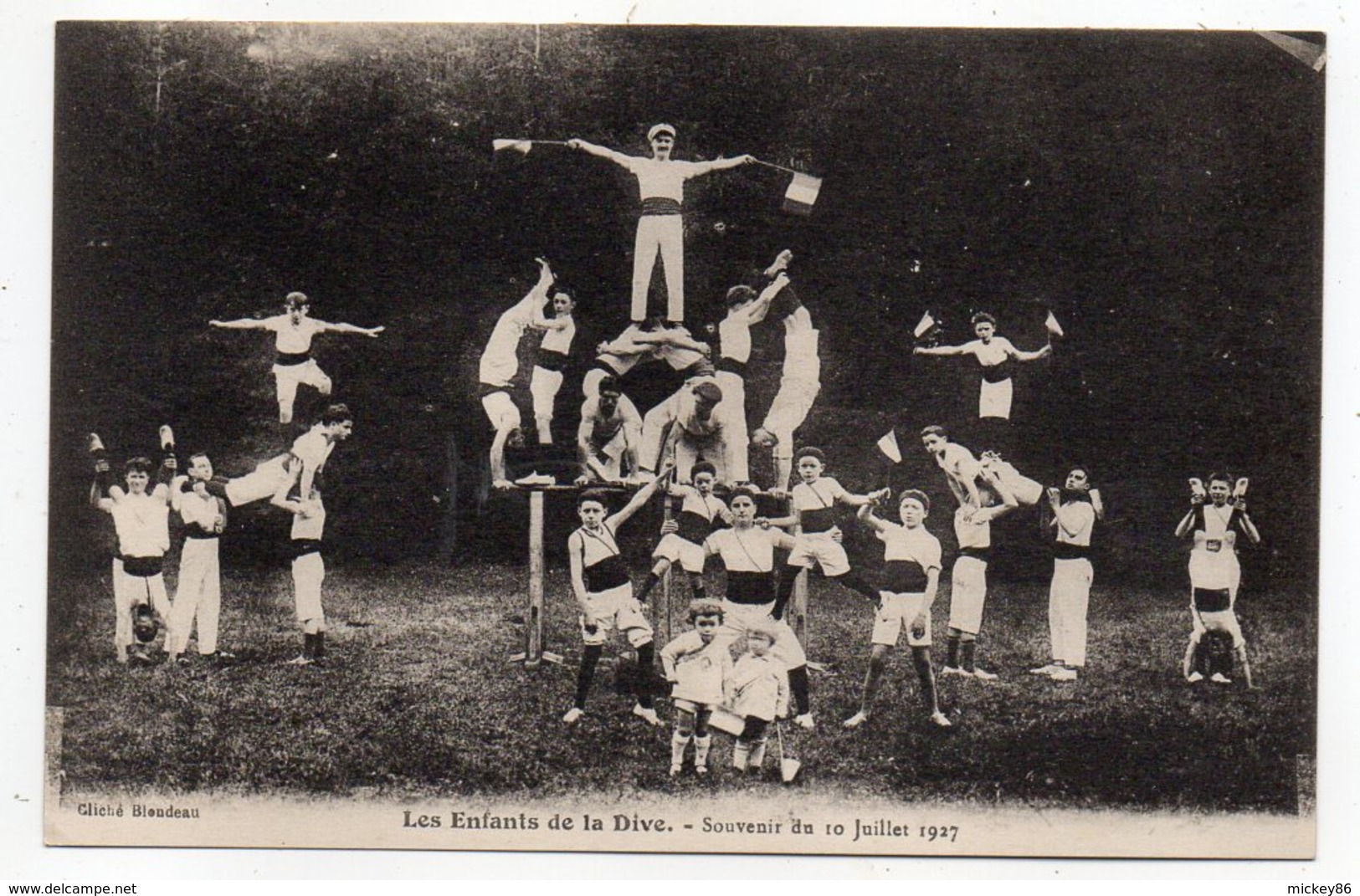 LEZAY -- Souvenir Du 10 Juillet 1927 -- Les Enfants De La Dive (gymnastique)--très Animée - Gimnasia