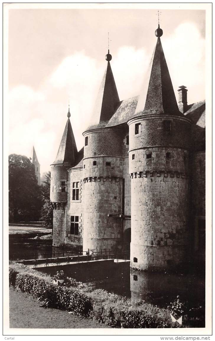 Château De SPONTIN  XIIè-XVIè Siècle - Douves Et Pont-levis - Yvoir