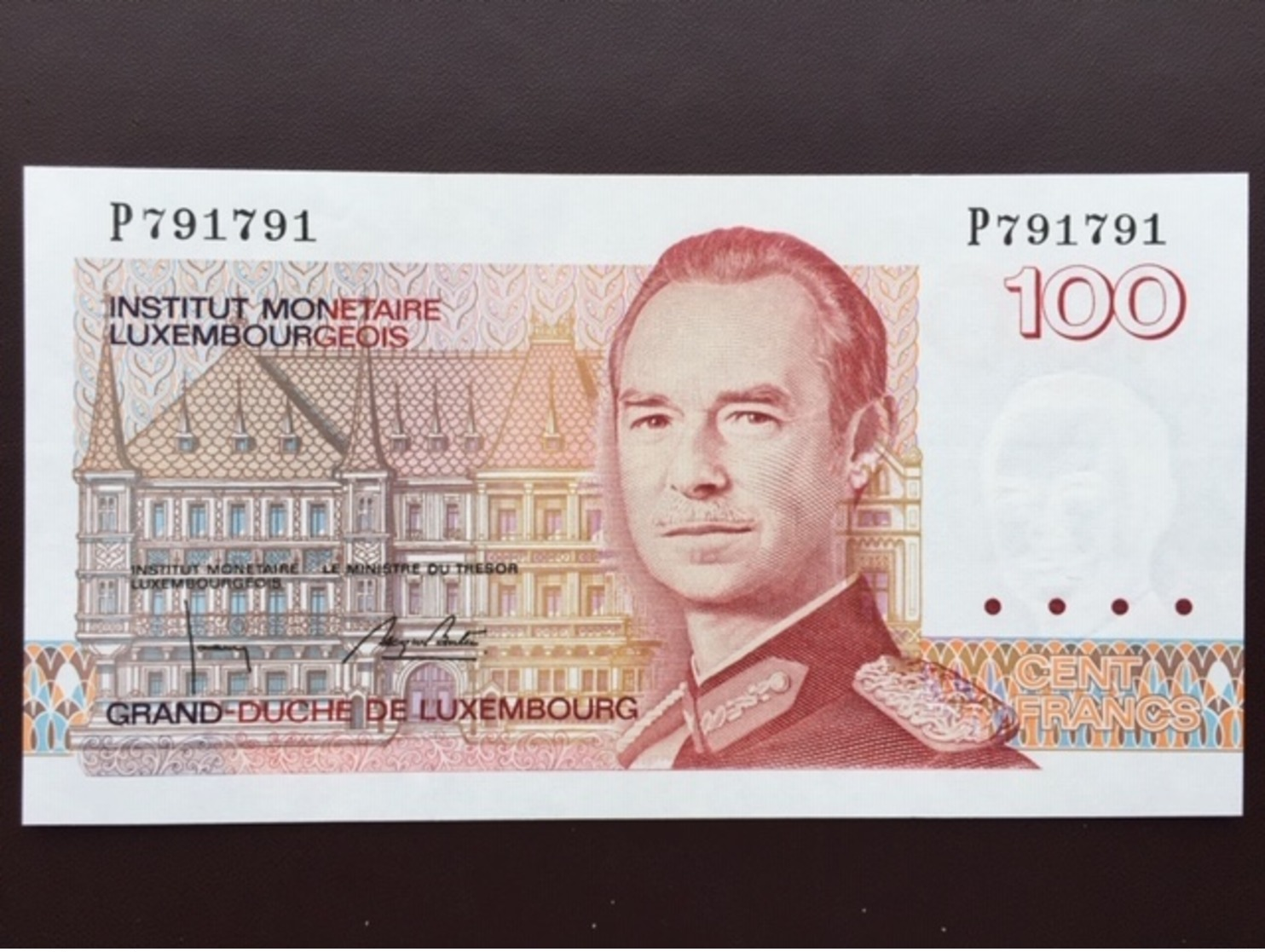 LUXEMBURG P58A 100 FRANCS 1986 UNC - Luxembourg