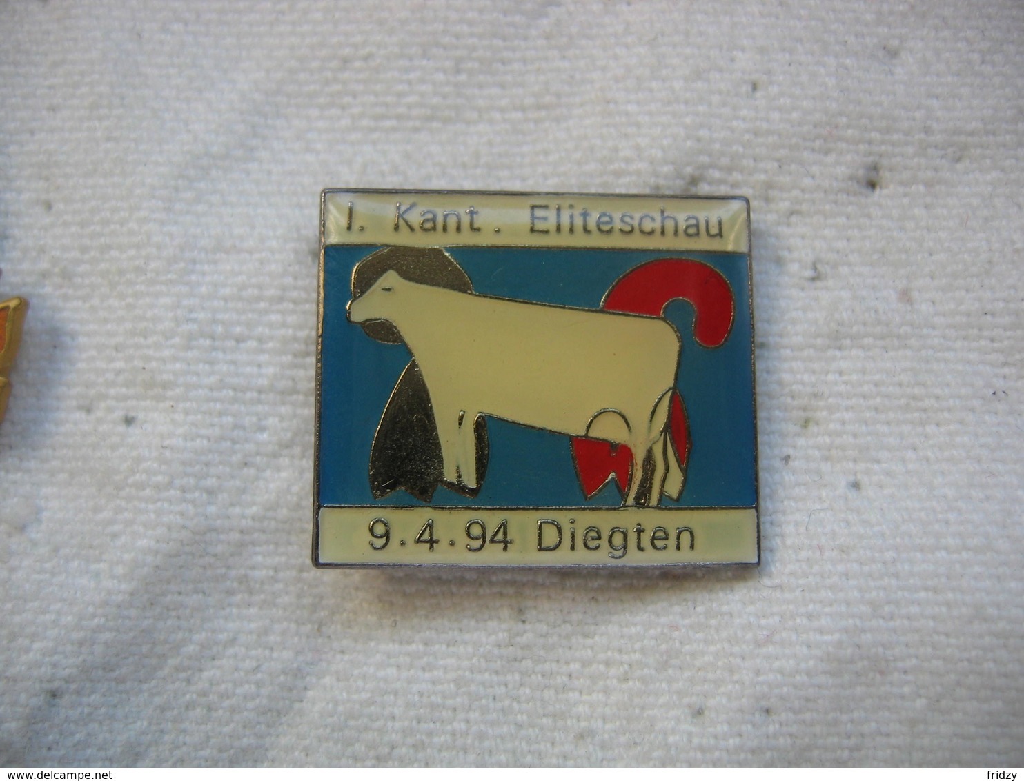 Pin's D'une Vache, Concours Elite De DIEGTEN En Suisse Le 09-04-94 - Animaux