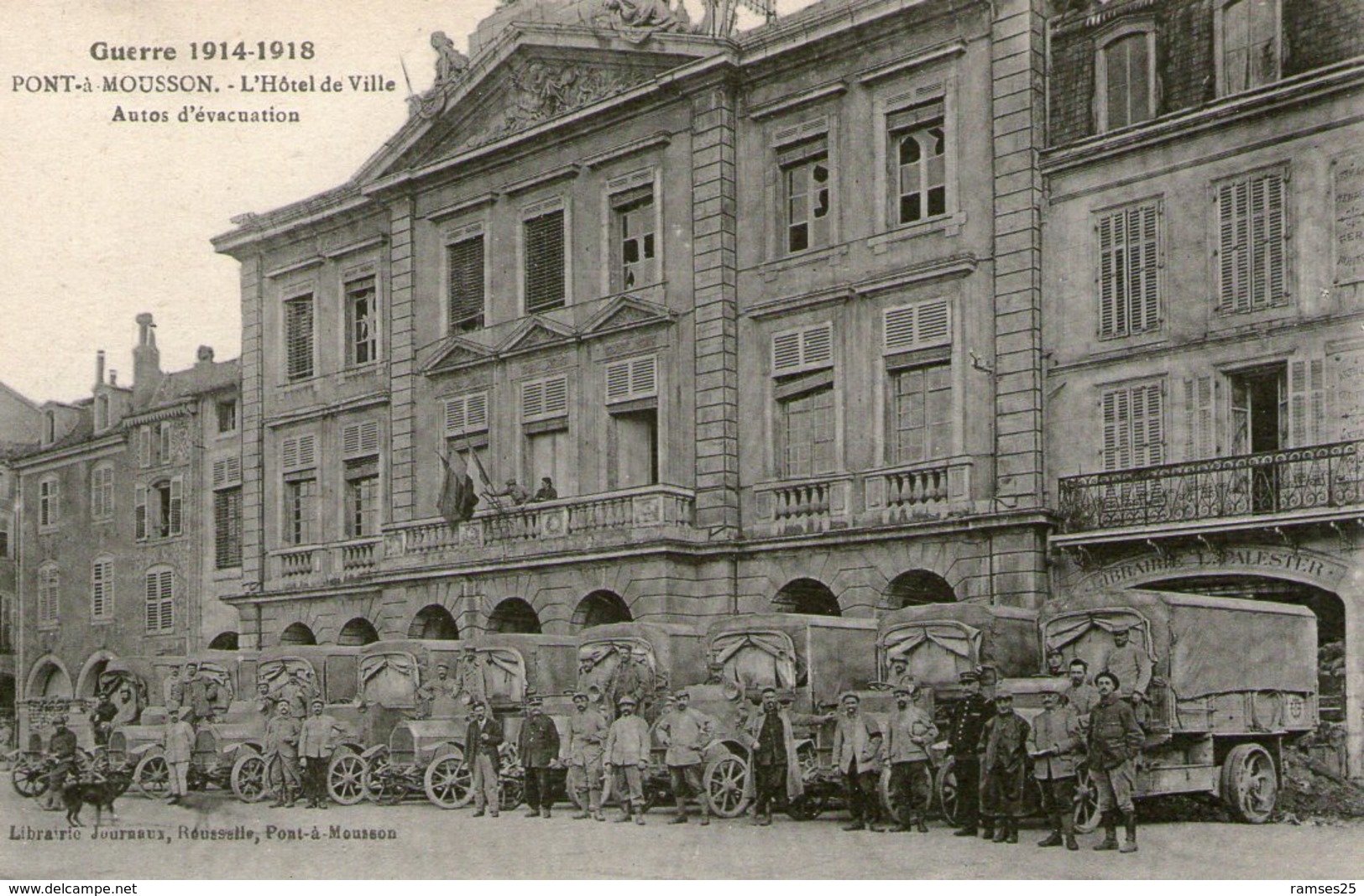 (74) CPA  Pont A Mousson Hotel De Ville  Autos D' Evacuation (Bon état) - Pont A Mousson